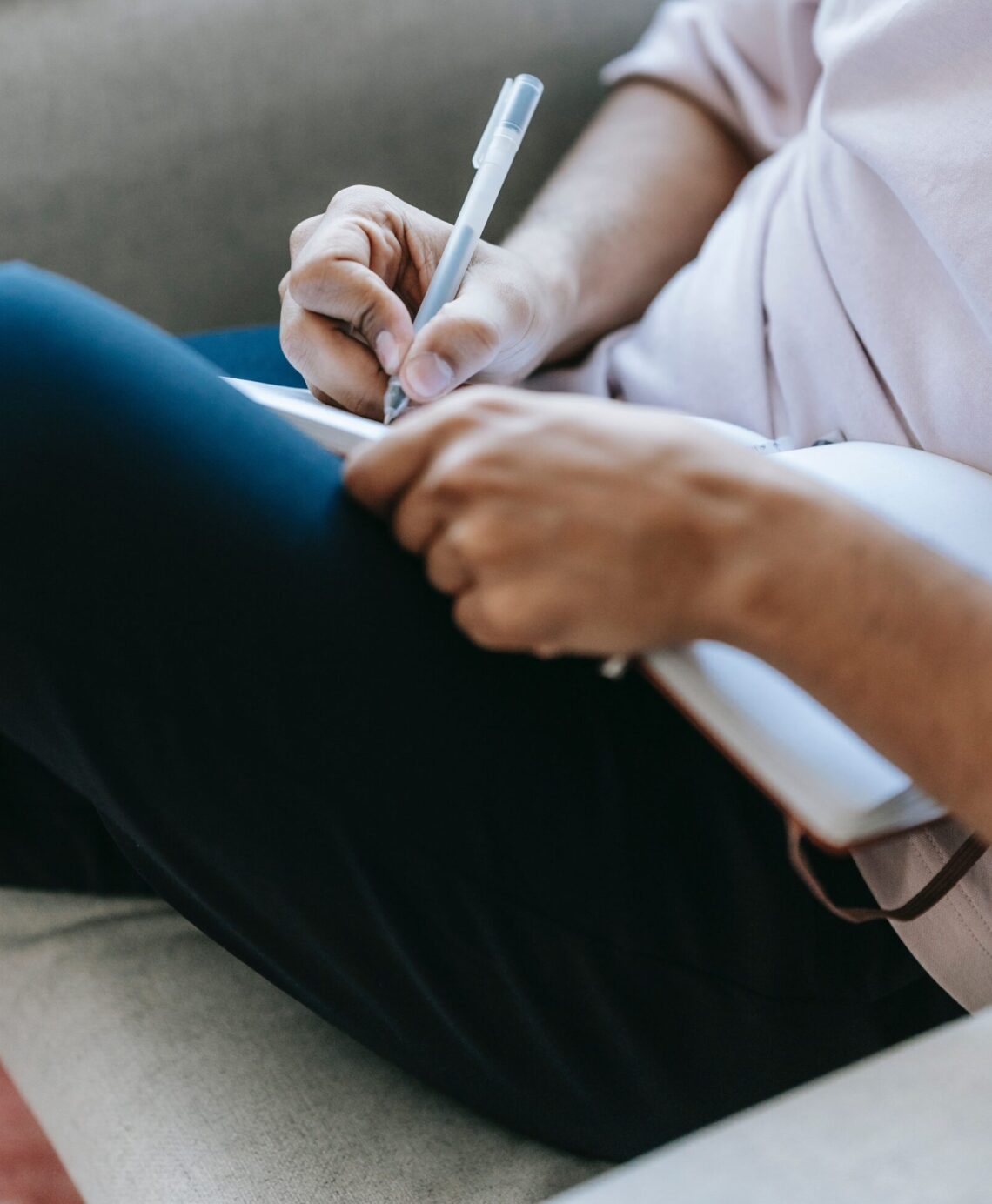 women write a list