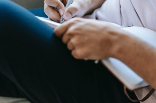 women write a list